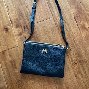 Michael kors crossbody purse
